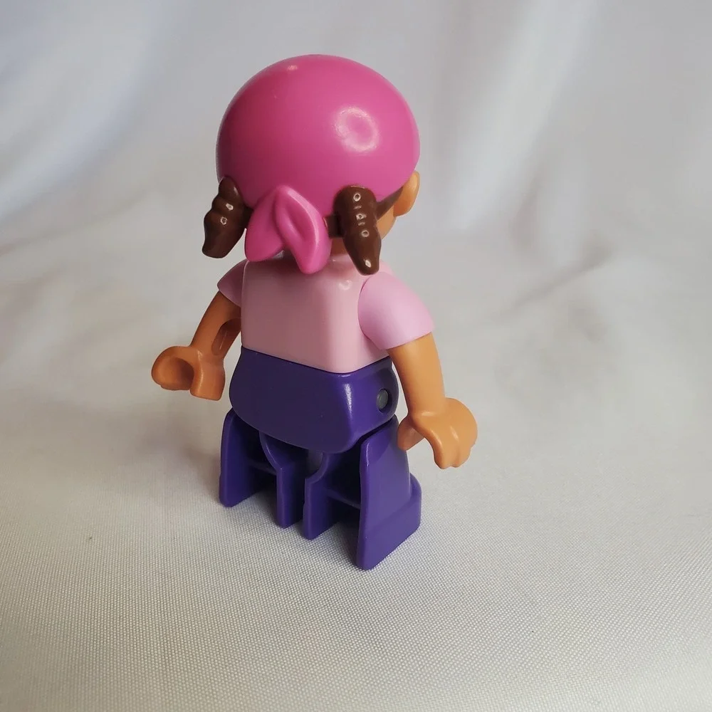 Lego Duplo Figure Izzy (Jake & the Neverland Pirates)